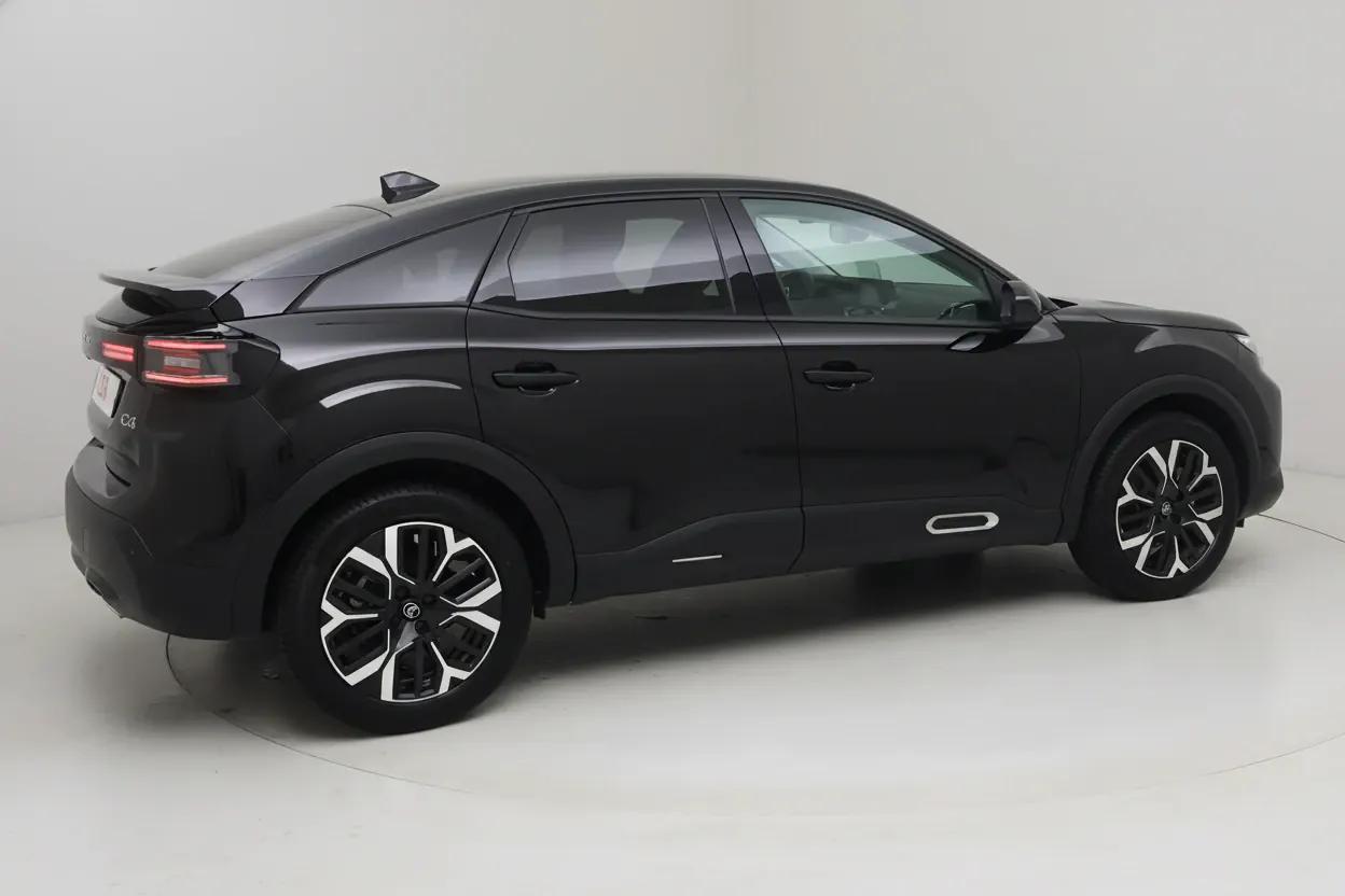 Citroën C4 Lille vue 3 Citroën C4 en leasing sans apport à Lille — vue 3