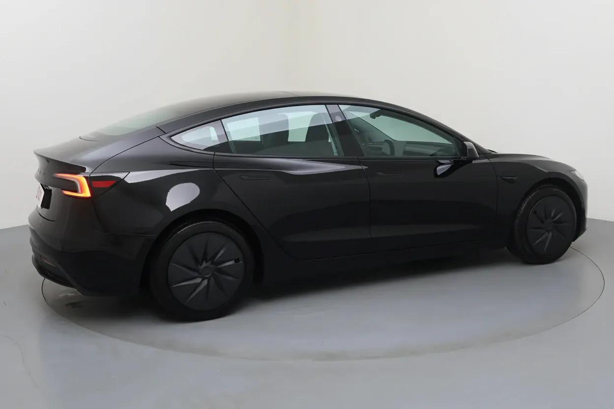 Tesla Model 3 Lille vue 3 Tesla Model 3 en leasing sans apport à Lille — vue 3